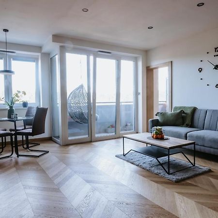 Minimalist Design Penthouse - Kosice Old Townアパートメント エクステリア 写真