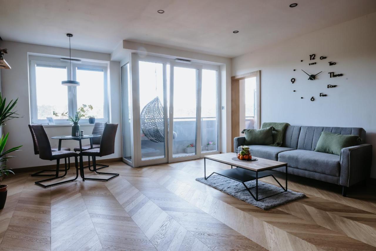 Minimalist Design Penthouse - Kosice Old Townアパートメント エクステリア 写真