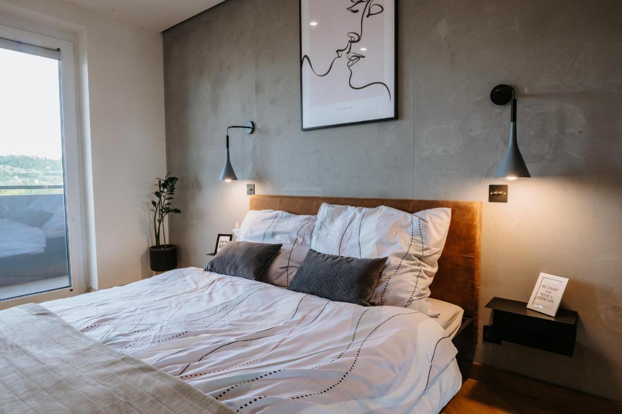 Minimalist Design Penthouse - Kosice Old Townアパートメント エクステリア 写真