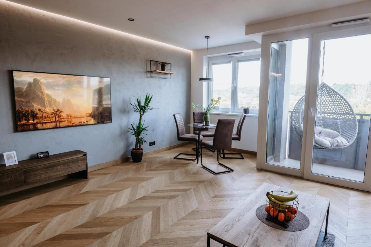 Minimalist Design Penthouse - Kosice Old Townアパートメント エクステリア 写真