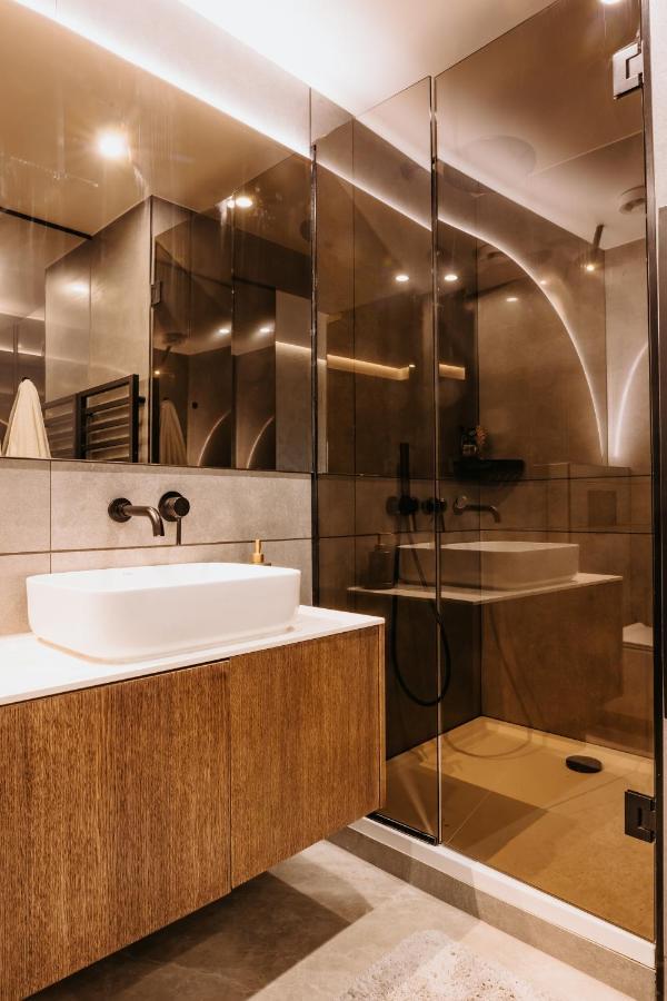 Minimalist Design Penthouse - Kosice Old Townアパートメント エクステリア 写真
